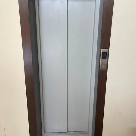 9 Free Private Parking غوليم